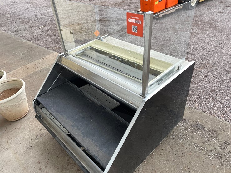 #4686-•-hussmann-refrigerated-display-case-image-1