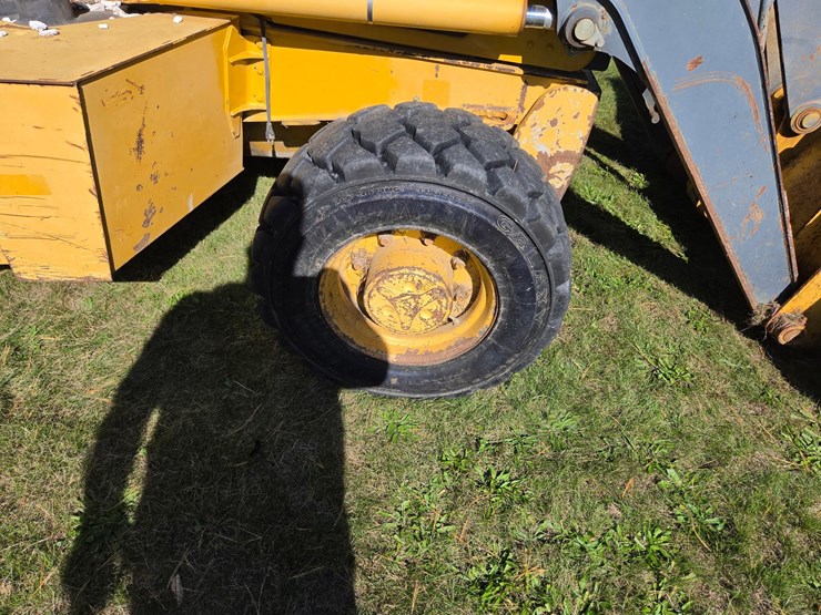 2010-deere-310j-image-47