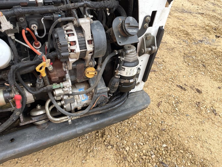 2015-bobcat-t550-image-35