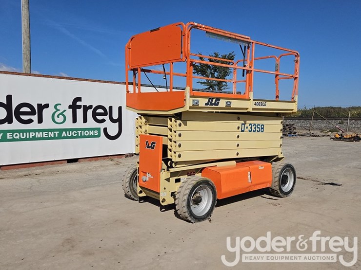 2015-jlg-4069le-image-5