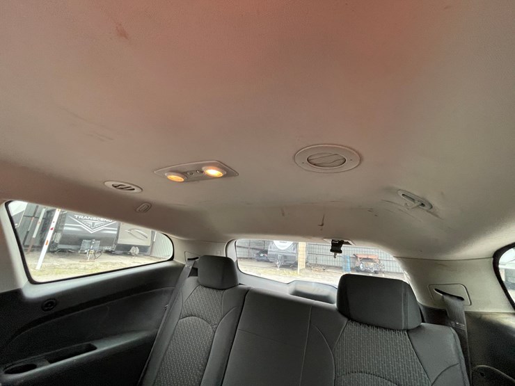 2010-chevrolet-traverse-image-36