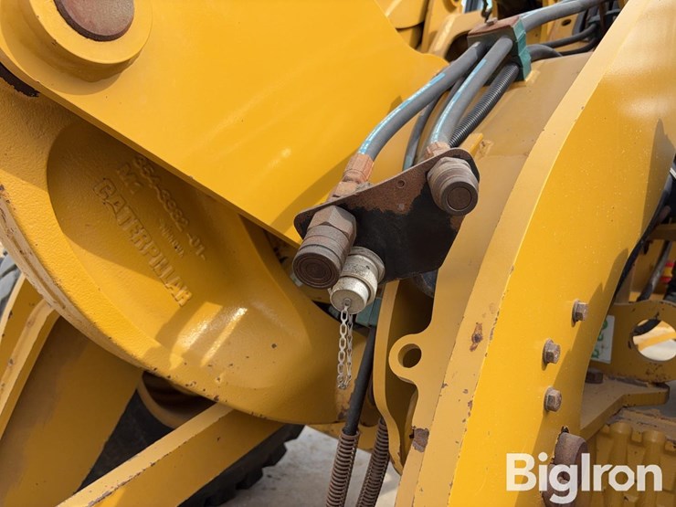 2017-caterpillar-906m-image-11