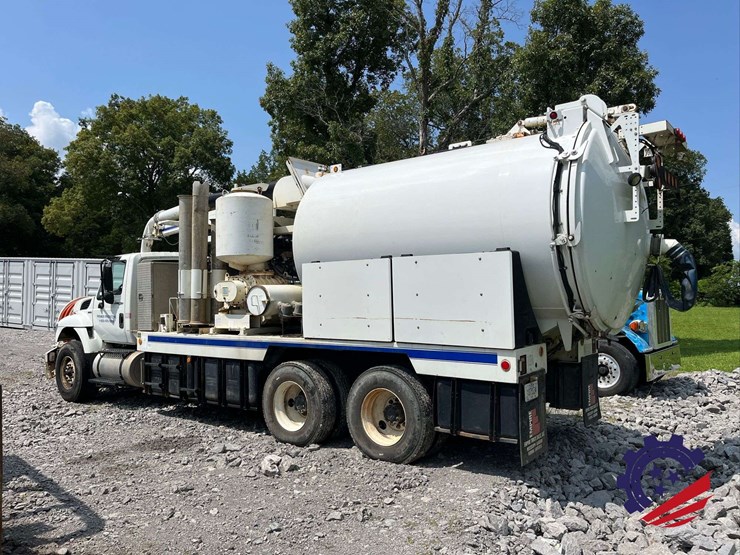 2009-international-sf637-t/a-hydrovac-truck-image-2