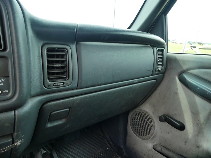 2002-chevrolet-3500-image-15