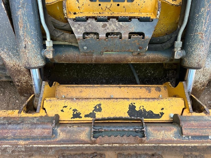 2016-deere-333e-image-12