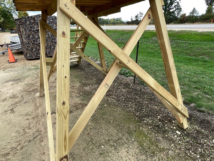#1281-•-6'-x-6'-deer-blind-on-tower-with-steps-image-13