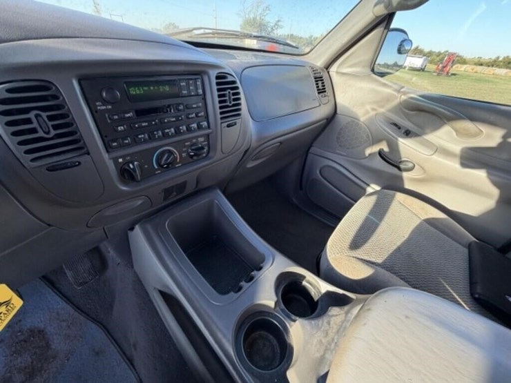 2001-ford-expedition-xlt-image-10