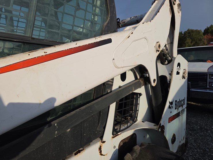 2014-bobcat-s570-image-21
