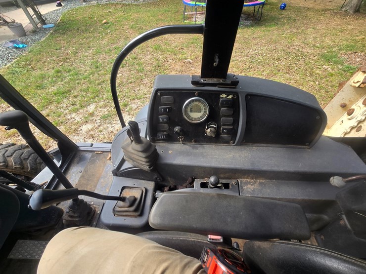 terex-tlb840r-image-37