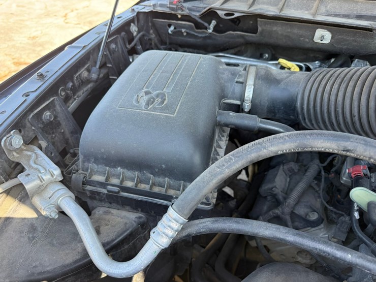 2017-dodge-1500-image-36