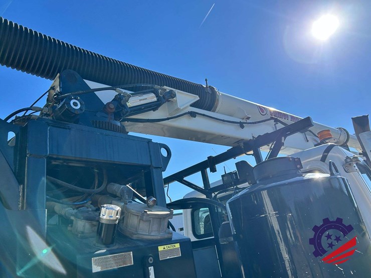 2019-freightliner-114sd-image-107
