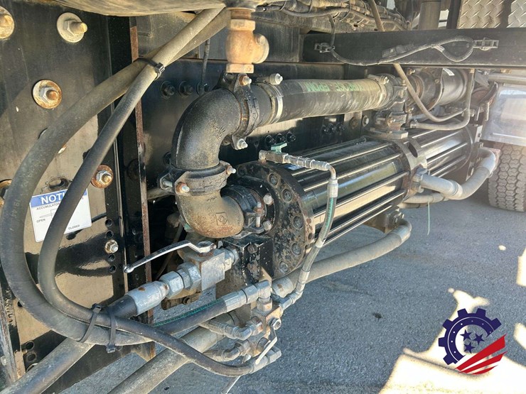 2019-freightliner-114sd-image-77