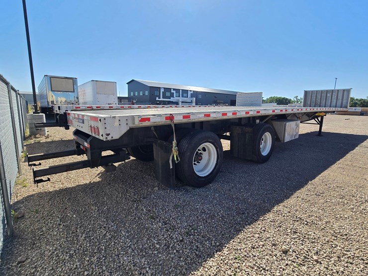 2013-great-dane-flatbed-image-3