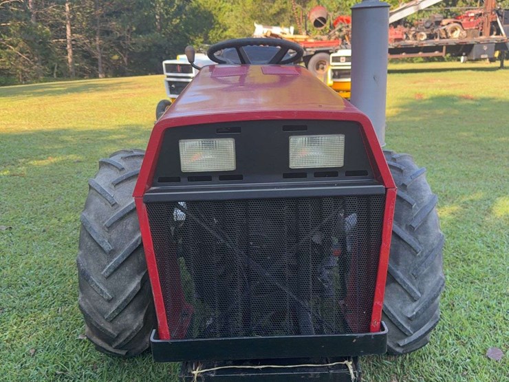 custom-case-4994-articulating-tractor-image-9