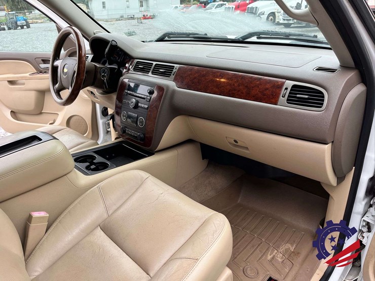 2013-chevrolet-silverado-z71-/-4x4-/-3500hd-pickup-image-44