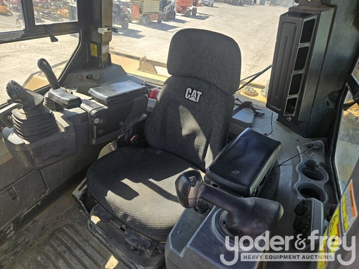 2010-caterpillar-d7e-image-32