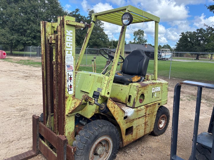 #42697-•-clark-f4-forklift-image-8
