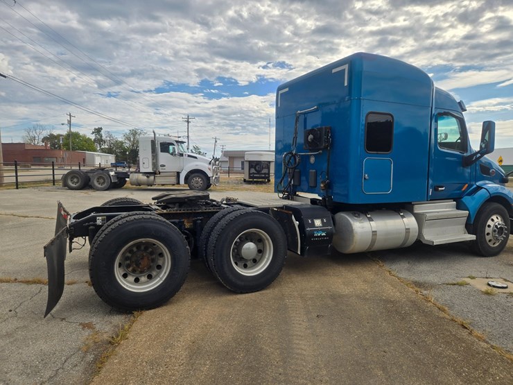 2020-peterbilt-579-image-14