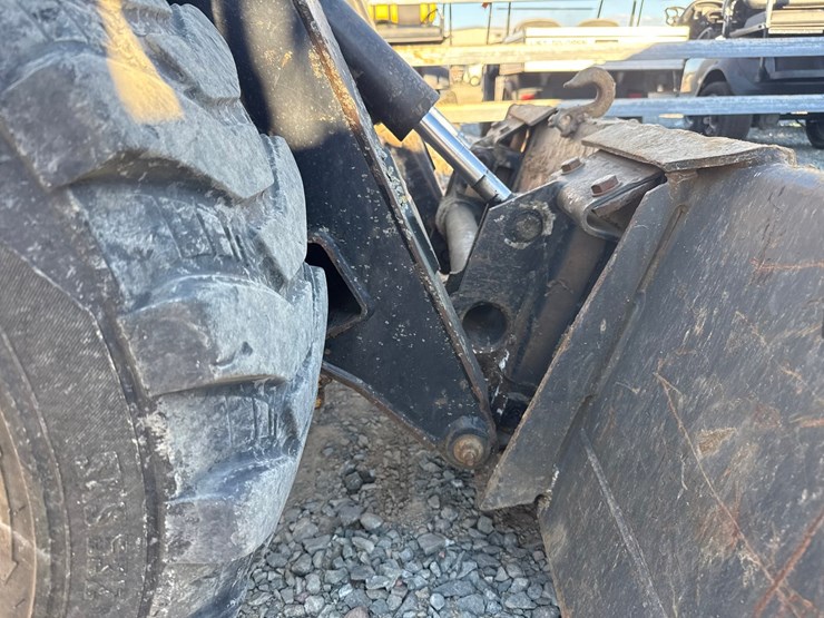 new-holland-lx885-image-12
