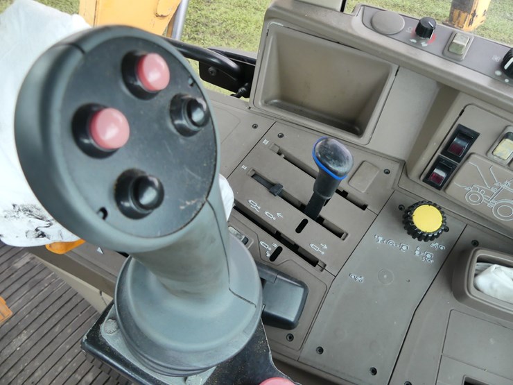 2010-john-deere-7130-image-16