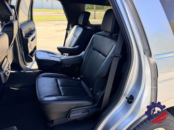 2021-ford-expedition-xlt-image-35