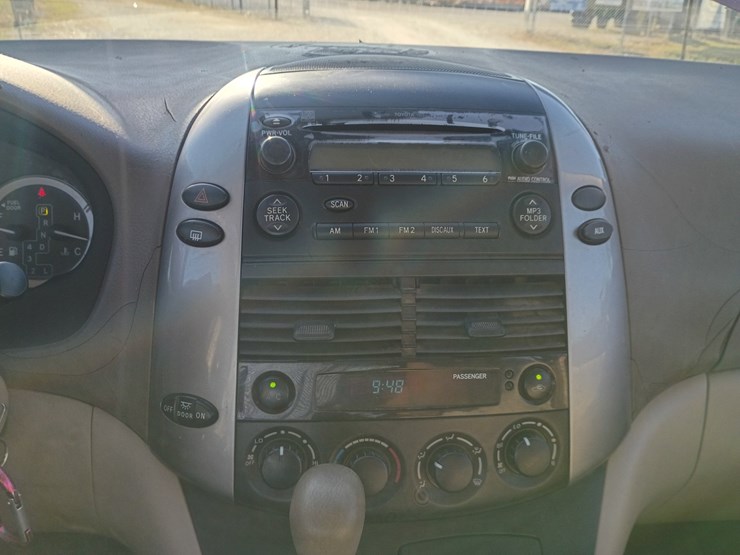 2006-toyota-sienna-image-37