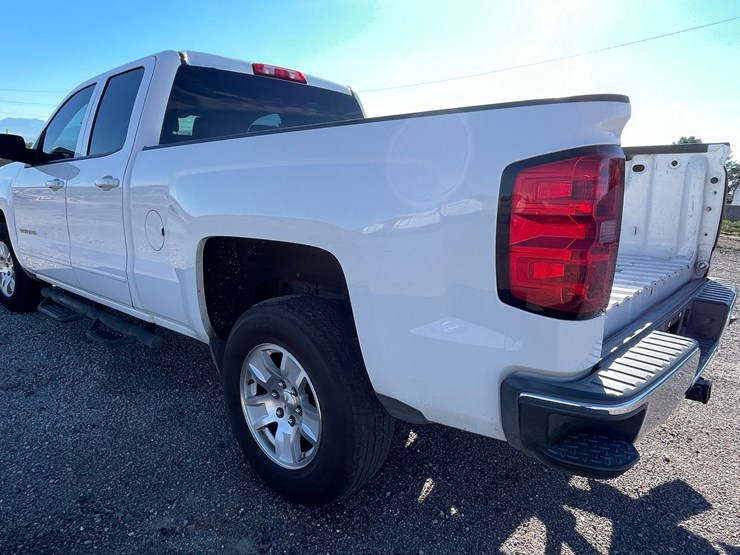 #2754-•-2015-chevrolet-silverado-(title-in-delay)-image-9