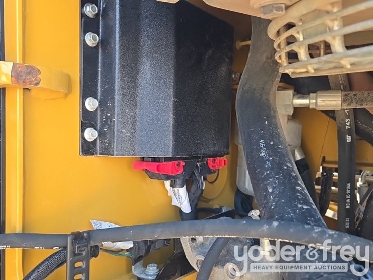 2018-caterpillar-226d-image-33