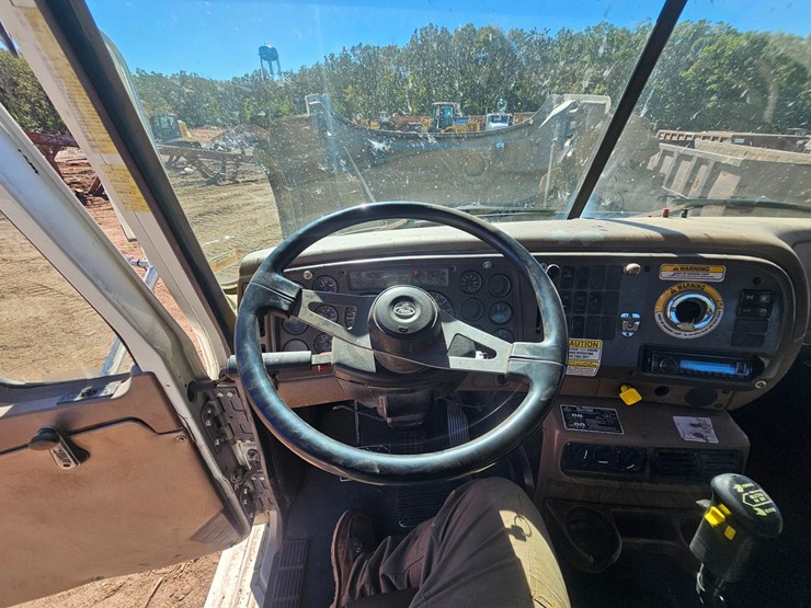 2007-mack-cl713-image-65