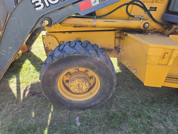 2010-deere-310j-image-41