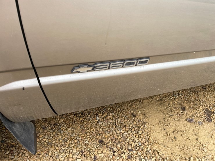 2000-chevrolet-silverado-3500-image-9