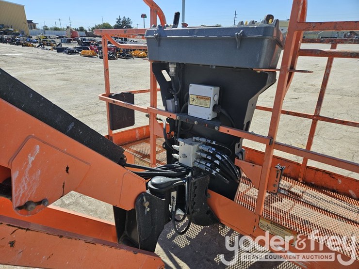 2015-jlg-600aj-image-24