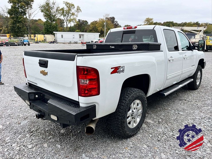 2013-chevrolet-silverado-z71-/-4x4-/-3500hd-pickup-image-23