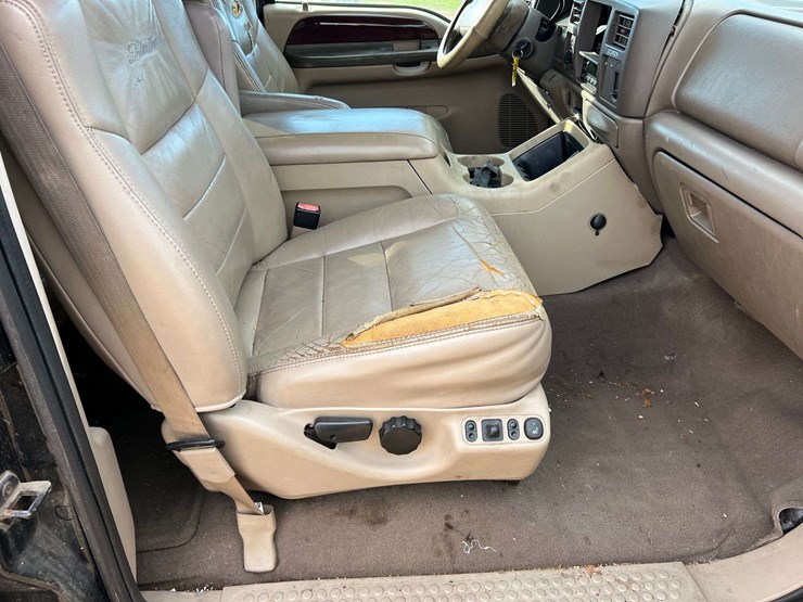 2004-ford-excursion-limited-image-33