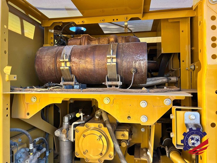 2018-caterpillar-320-image-61