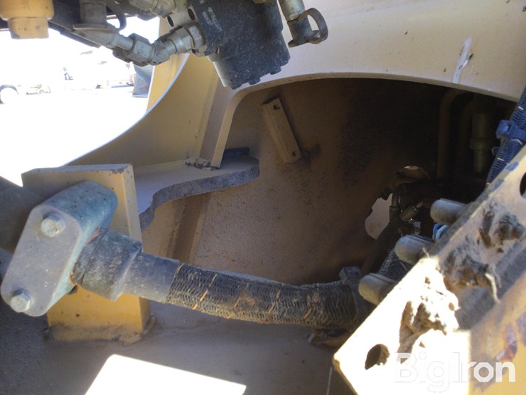 2013-caterpillar-950k-image-16
