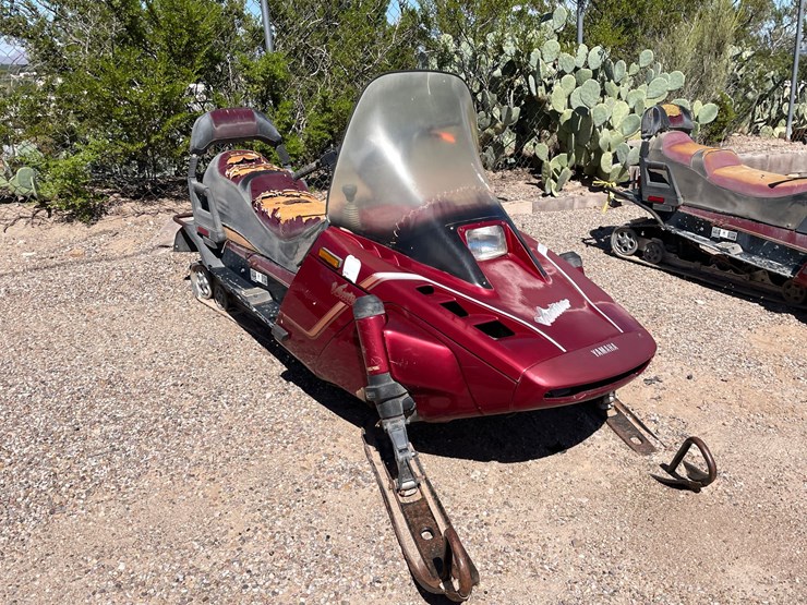 #2898-•-yamaha-venturo-snowmobile-image-5