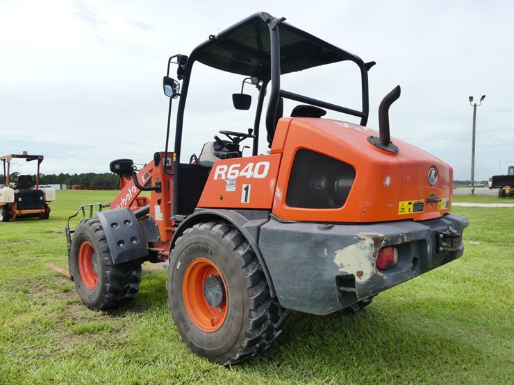 kubota-r640-image-4