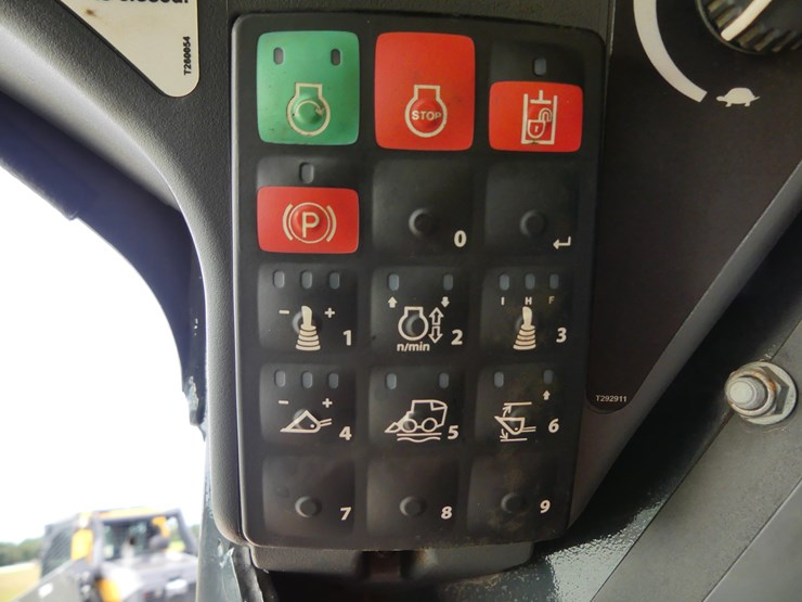 2024-deere-317g-image-17