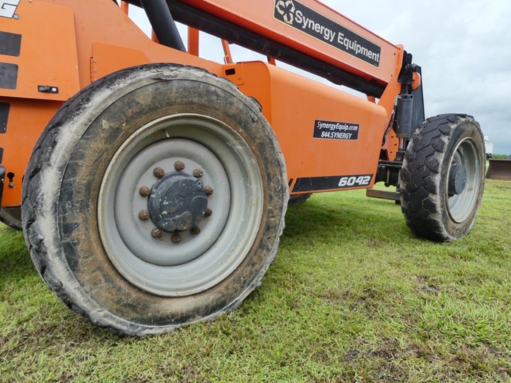 2019-jlg-6042-image-5