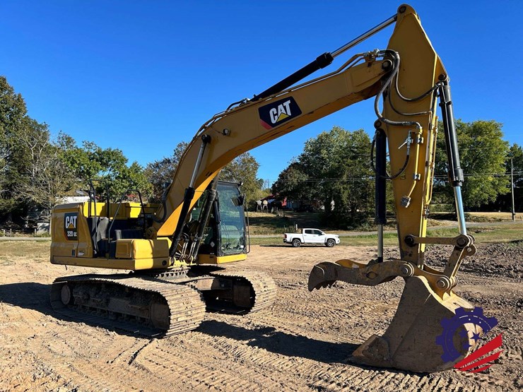 2018-caterpillar-320-image-7