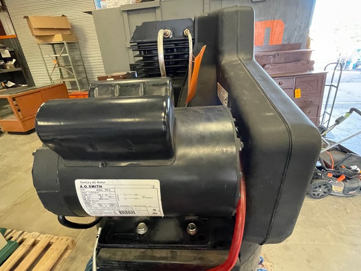 #4646-•-60-gallon-vertical-air-compressor-image-7