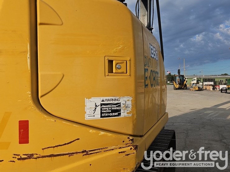2016-deere-135g-image-29