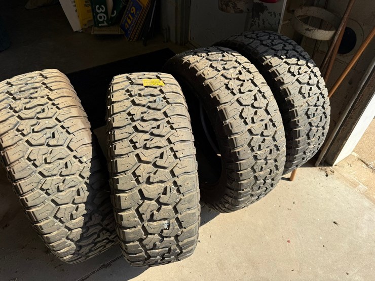 #42067-•-lot-of-(4)-lt275/60r20-tires-inv#42067-image-6