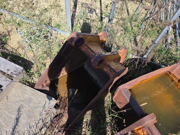 2011-deere-135d-image-51
