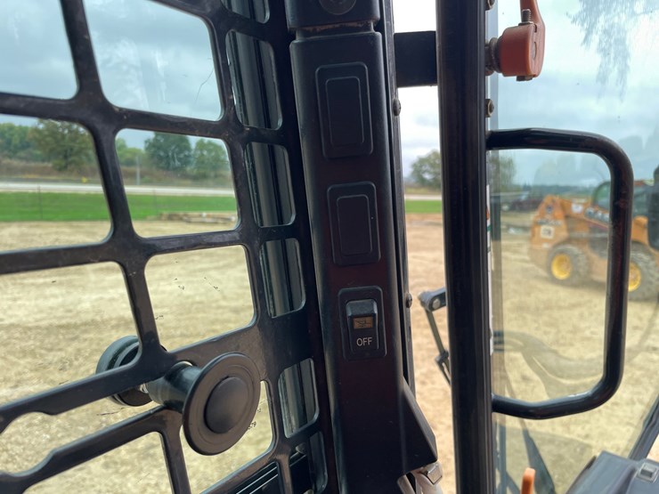 2015-bobcat-t550-image-54