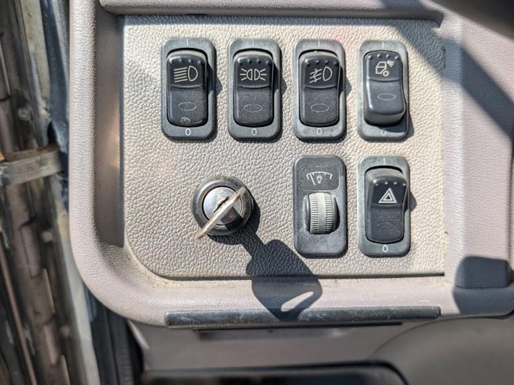 2014-peterbilt-386-image-23