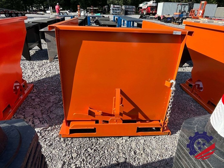 2.0-cy.-self-dumping-hopper-with-fork-pockets-image-3