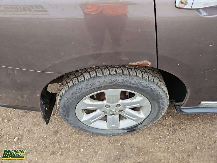 2015-nissan-pathfinder-image-12