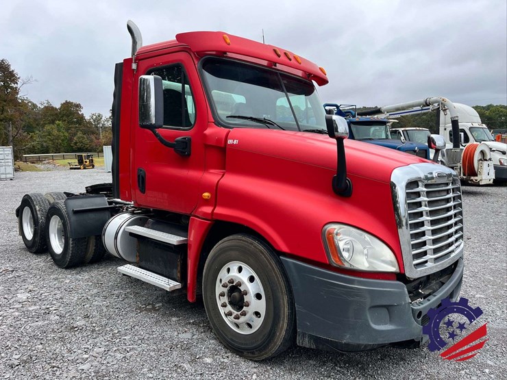 2014-freightliner-cascadia-t/a-truck-tractor-image-42
